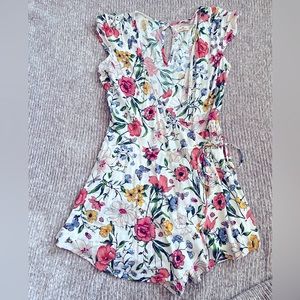 Hollister Floral Romper Size Medium